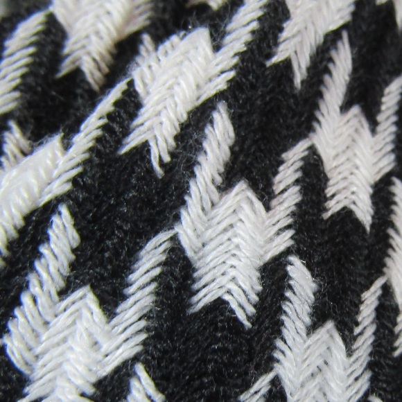 Houndstooth scarf - Picture 4 of 5